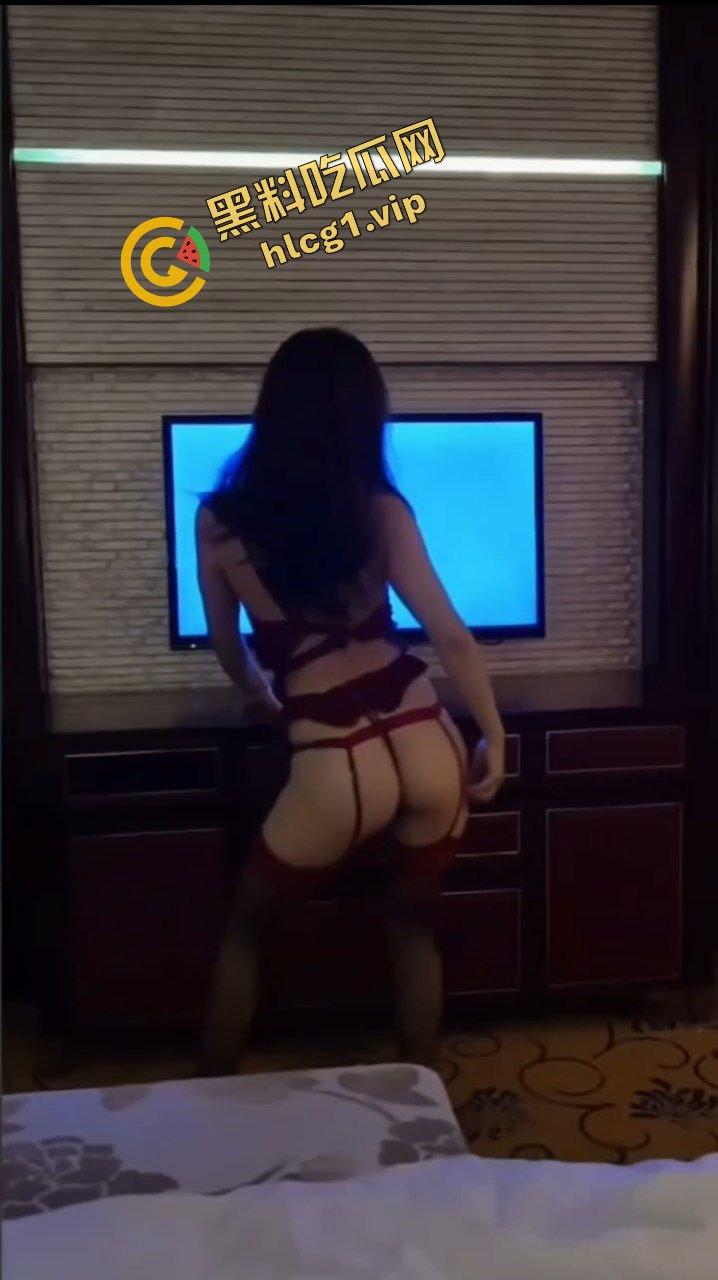 沈阳反差公交车母狗『曾慧敏』四处约炮 口交骚舞 对镜后入 性爱泄密!-4