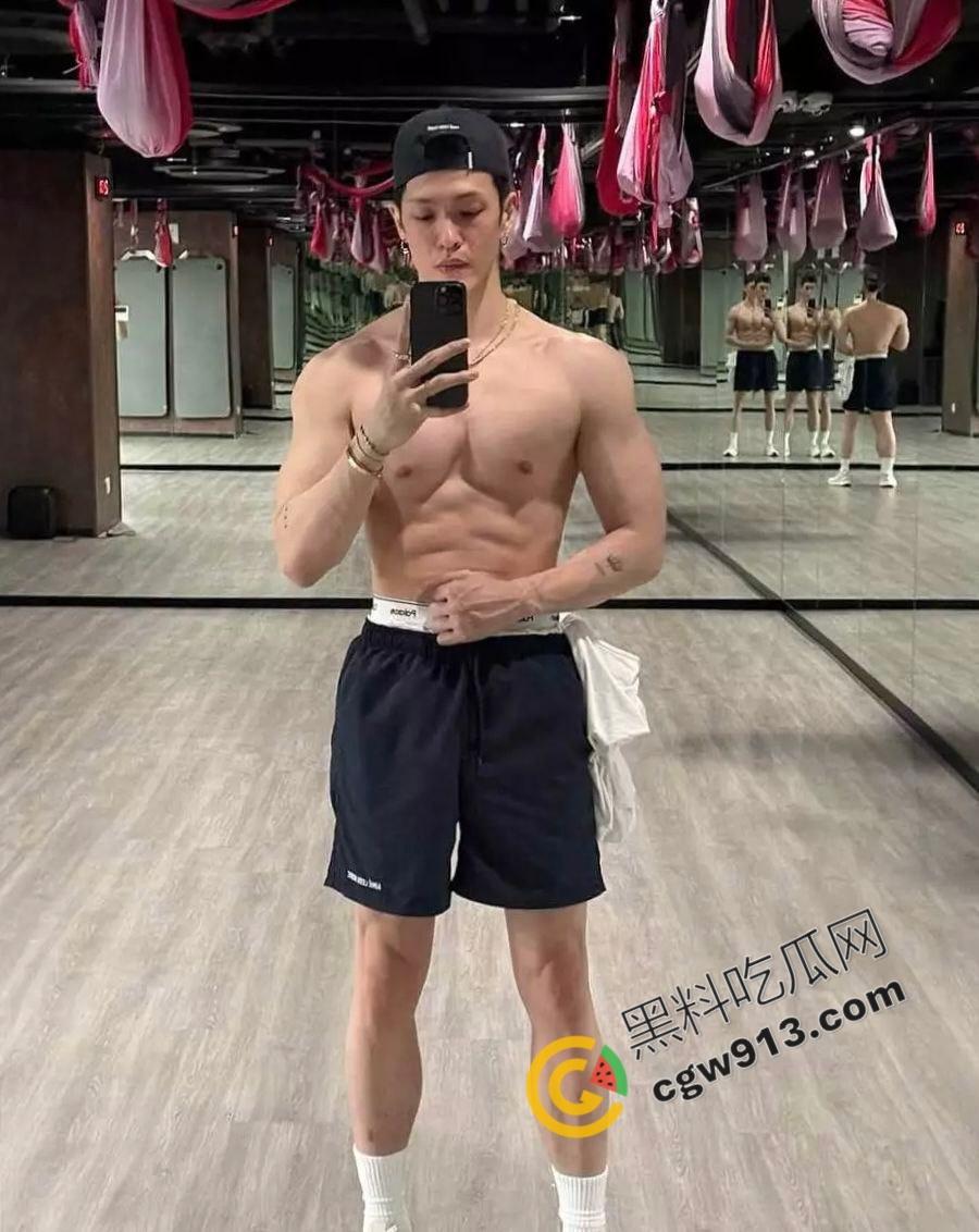 香港顶流巨星邓紫棋情海再掀波澜！现男友魏骏杰出轨女歌手林芊莹，两人偷情视频曝光引发全网热议-3