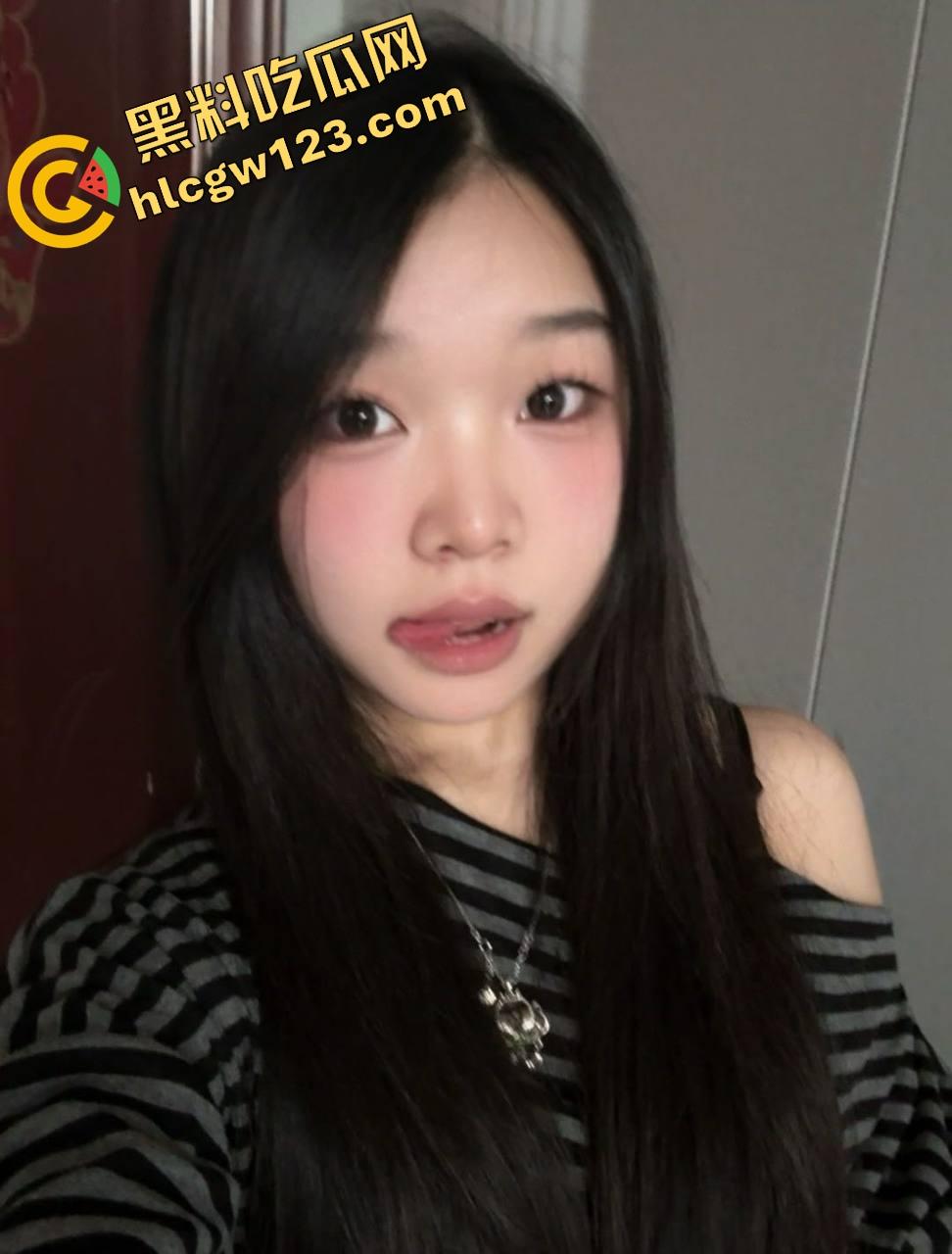 调教淮安人妻骚母狗【赵婷婷】舔脚舔到呻吟,配合度高得像天生淫奴,无套抽插口爆收尾,全程淫得没边!-1