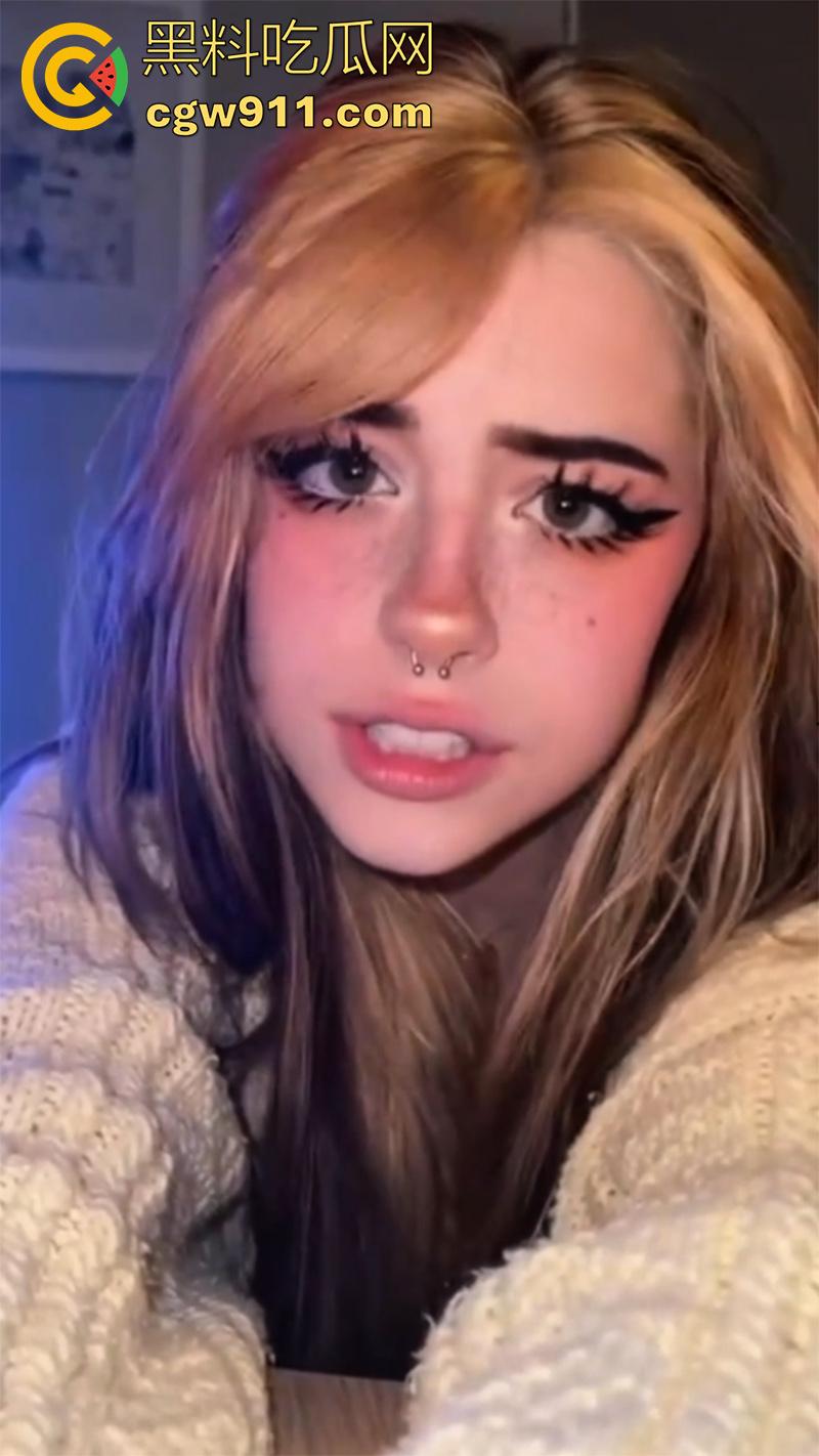 tiktok顶级母狗【Hannah0w0】,身材超顶反差婊子,白虎嫩穴各种展示,被调教成小母狗扛起来输出!-3