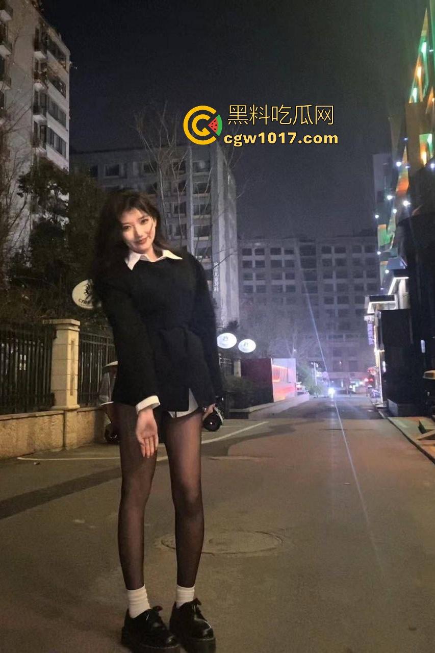 天津美院萝莉【祝艳玲】三洞全开！小网红兼职外围被前男友实锤，边口交边自慰，白屁股被操成苹果臀！-1