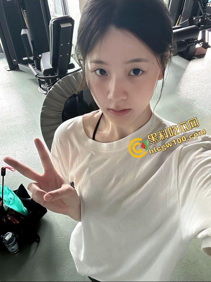 苏州经贸职业反差女大骚鸡【刘静语】本色出演发骚用牙刷自慰,露奶露逼淫荡至极!独家曝光流出!-3