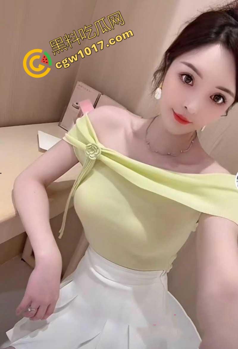 福州极品人妻【叶青霞】援交金主视频曝光:裸舞舔肛深喉,连续喷水,绿帽老公在家带娃,她却在床上浪性十足!-1