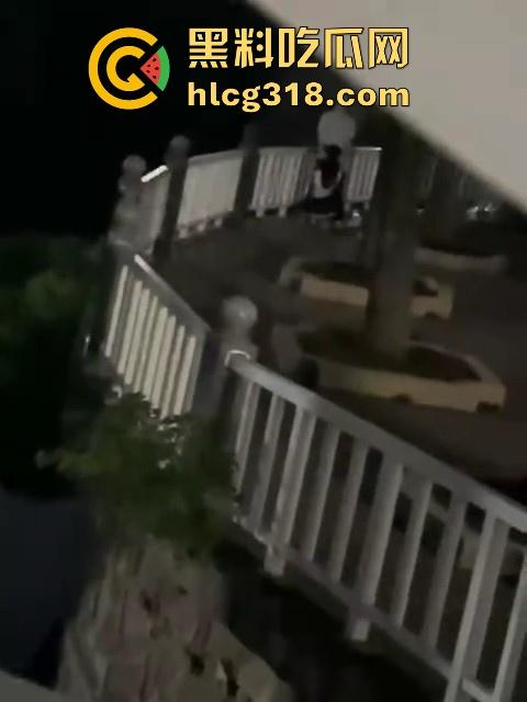 湖北经济学院热搜大瓜!JK制服学生妹校园推特玩露出野战被围观 白天激情后入深夜疯狂口交 真大胆!-18