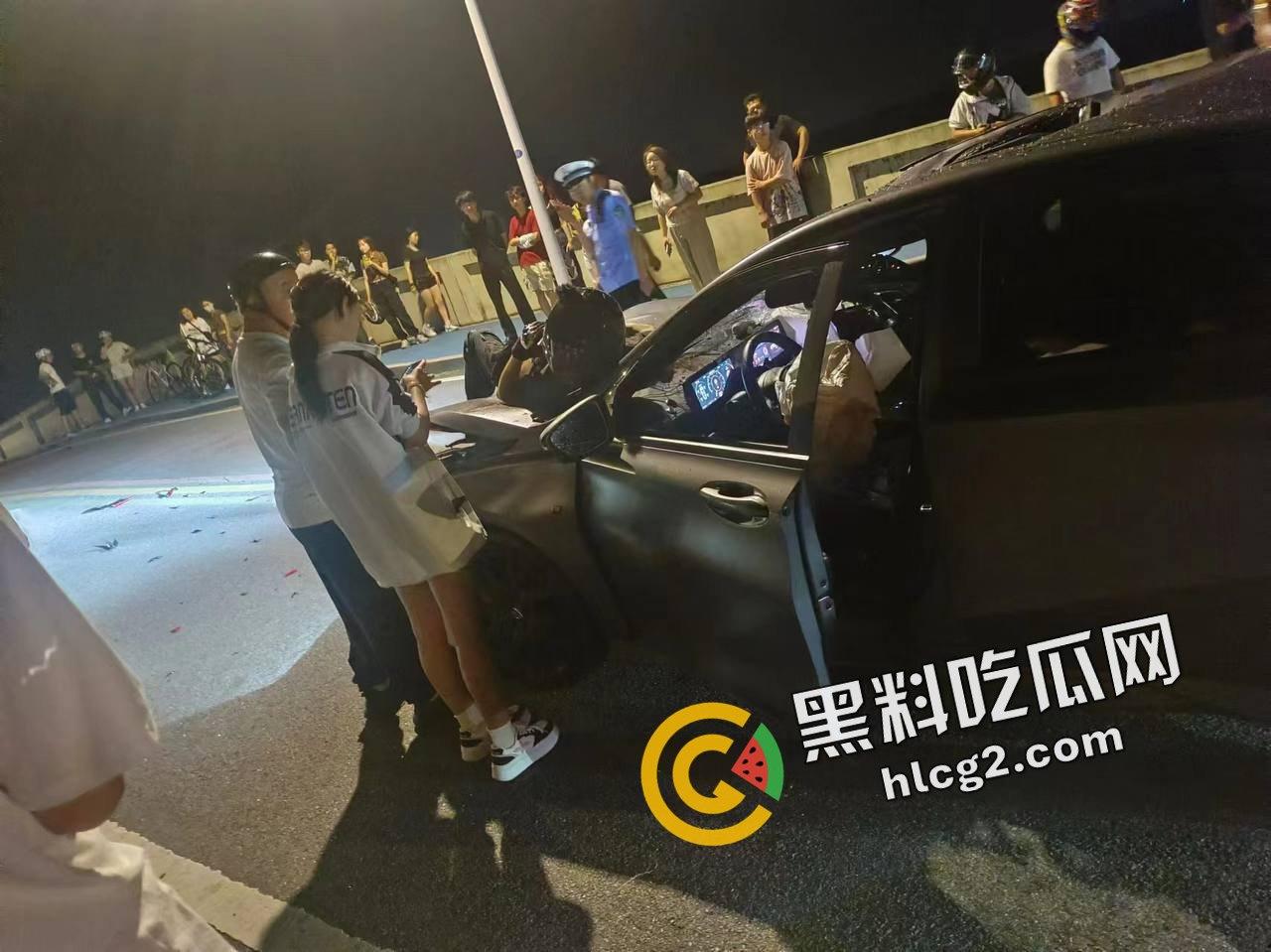 慎人事件！江苏苏州影豹R车主逆行 撞飞摩托车 连人带车坠落引擎盖 重重砸伤晕厥-14