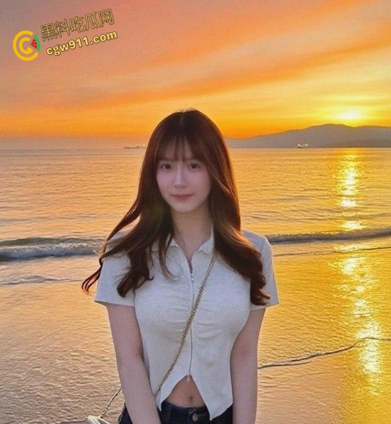 IG美妆博主【Catalina】，清纯嫩妹露脸自慰，白虎嫩穴被男友爆菊肛交，后入打桩淫水四溅 ！-3