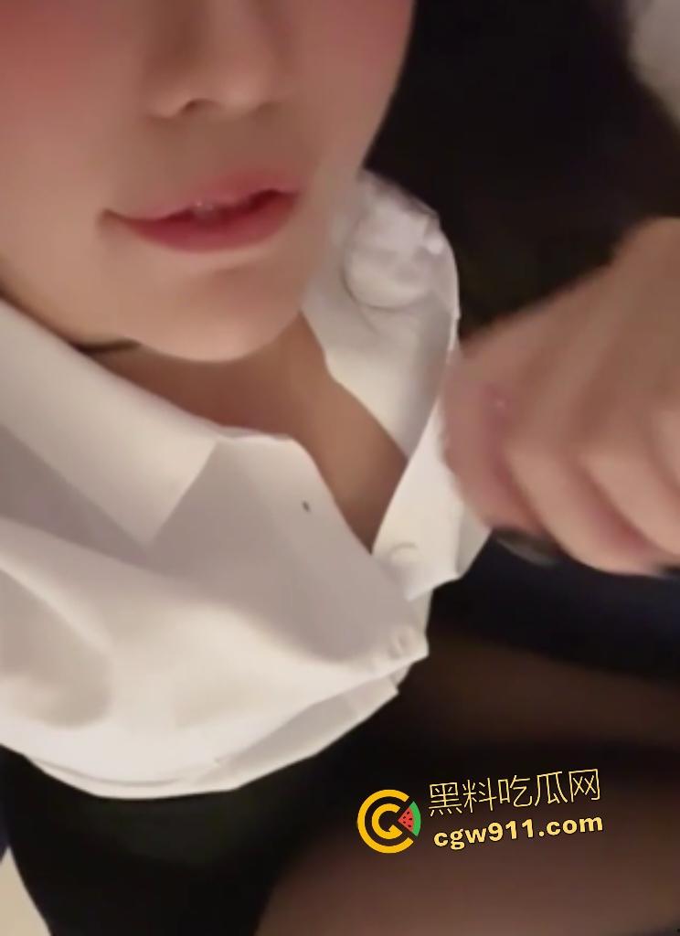 四川理工大学学妹【楚梦舒】户外露大奶，情趣酒店内被男友狗爬猛插内射肥穴，这男友真是捡到宝了！-1