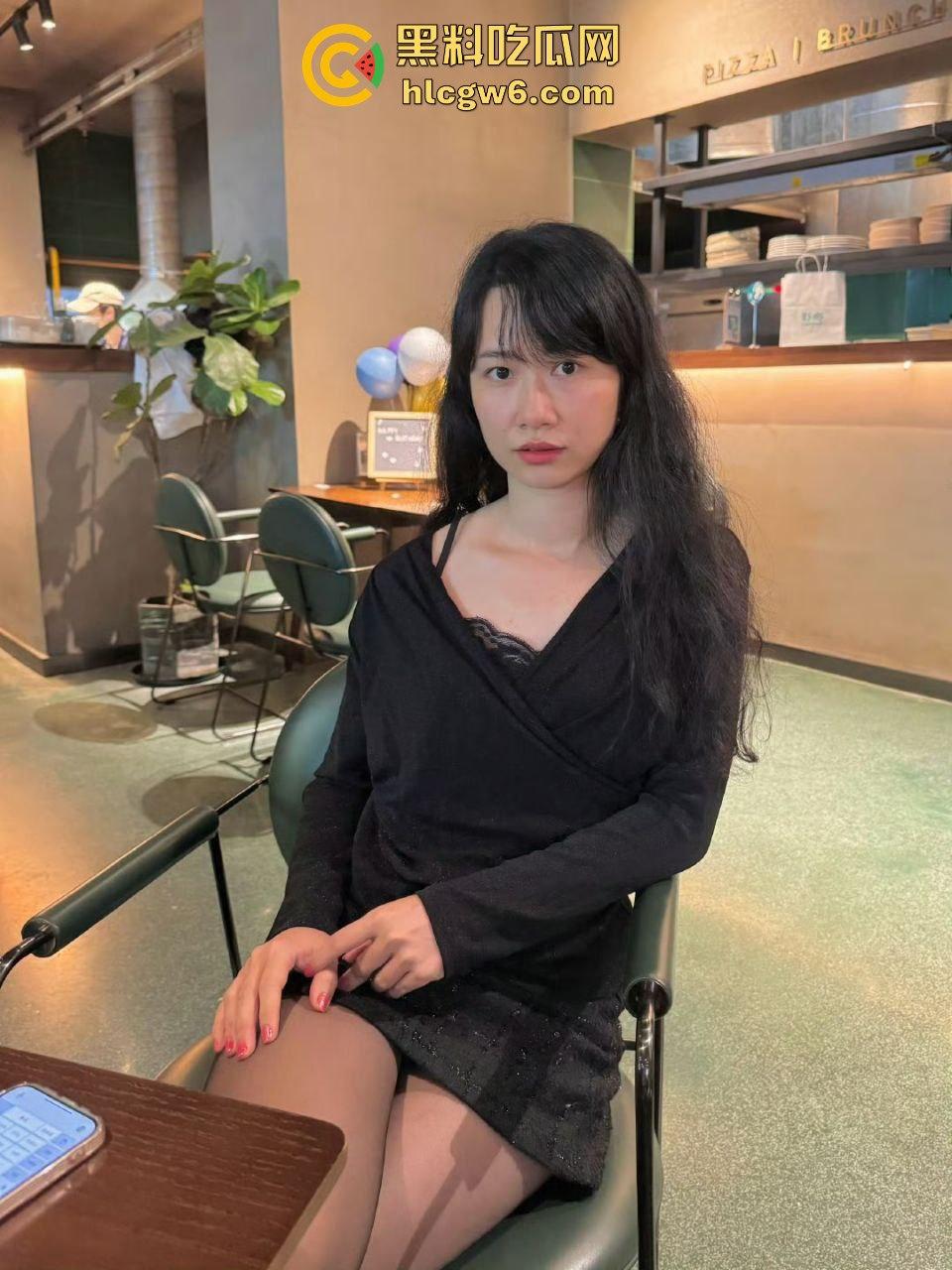 广东反差真实美艳少妇【林嘉玲】性感丝袜和高跟鞋，吕布来了都得射完再走-6