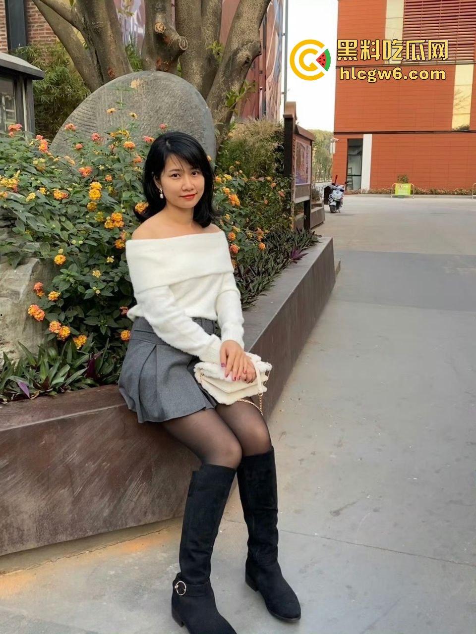 广东反差真实美艳少妇【林嘉玲】性感丝袜和高跟鞋，吕布来了都得射完再走-10