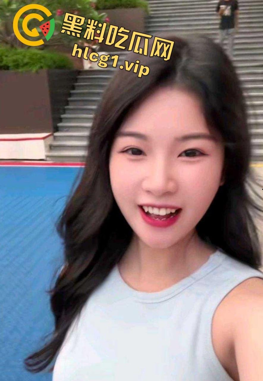 抖音60万粉丝的快乐小宝出手阔绰!酒吧豪掷千金点男模,腹肌小哥享受顶级福利!-4