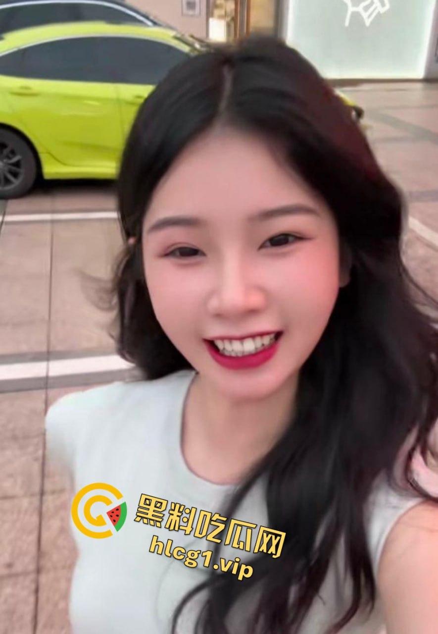 抖音60万粉丝的快乐小宝出手阔绰!酒吧豪掷千金点男模,腹肌小哥享受顶级福利!-8