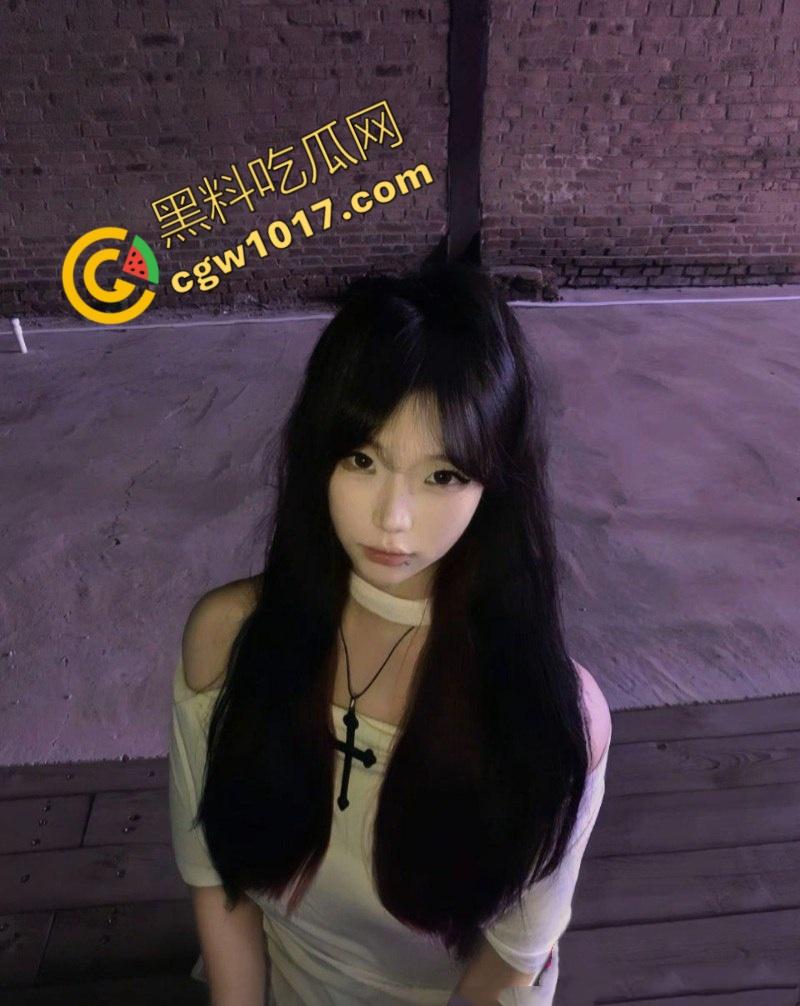 承德医学院高颜值【李静】不雅视频曝光！清纯女神私下淫骚扣穴，白袜足交撩人，后入猛操精液射满臀！-1