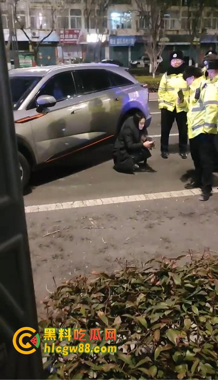 烟台栖霞上演女版无间道，酒驾女司机撞树后跑路 召唤闺蜜上演教科书级顶包戏码 交警这是真·好闺蜜！-1