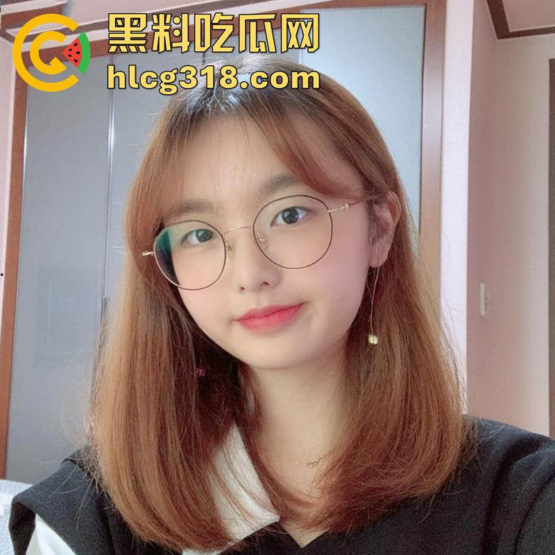 巨乳眼镜妹扣穴扣到喷尿,极品反差眼镜萝莉,身材极品美乳粉嫩,果然带眼镜的最骚 私下太反差了!-3