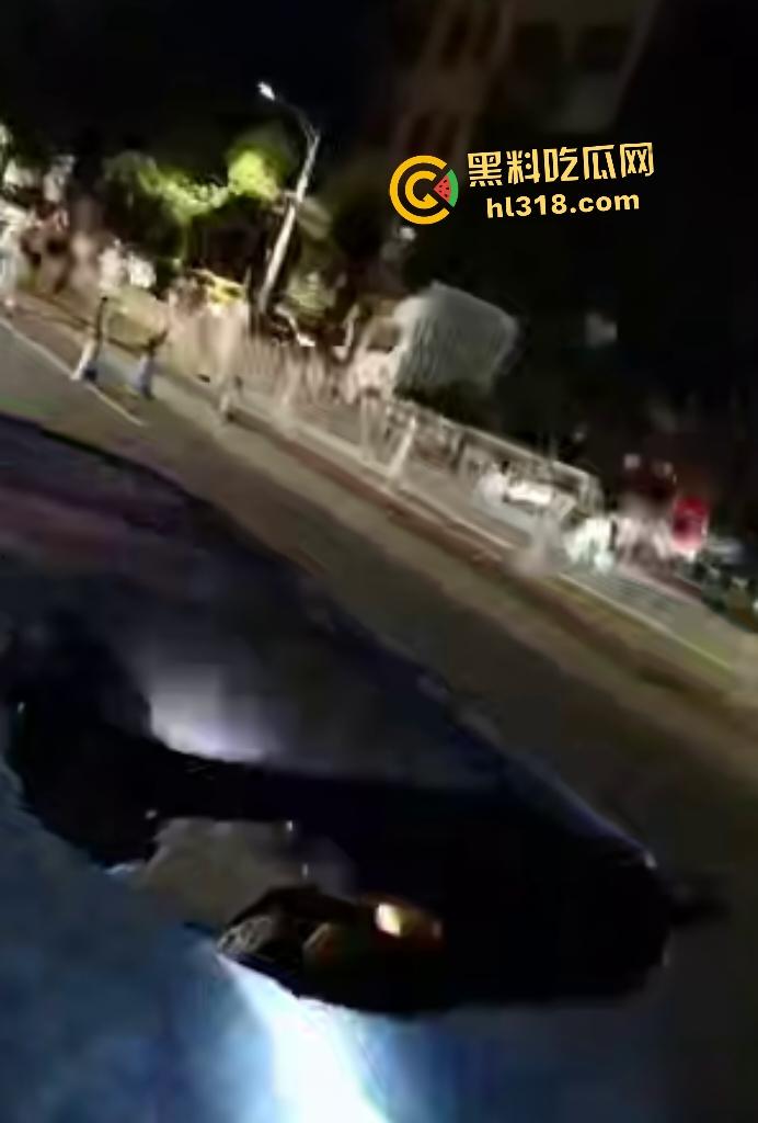 贵阳深夜马路惊爆马路塌陷!小车惨坠无底深渊地洞,司机神迹生还竟毫发无损!-2