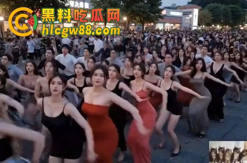 三亚百人美女广场舞阵仗惊人,身材火辣衣着清凉,这谁还敢说扰民?大爷们全程目不转睛,裤裆都鼓了!-6