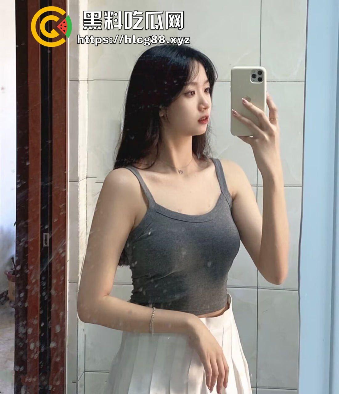 上海发情骚婊『宋义可』浪得鸡巴硬断，床上淫货扭腰喷话，操得嗷嗷乱吼，骚语狂飙逼水淹床！-4