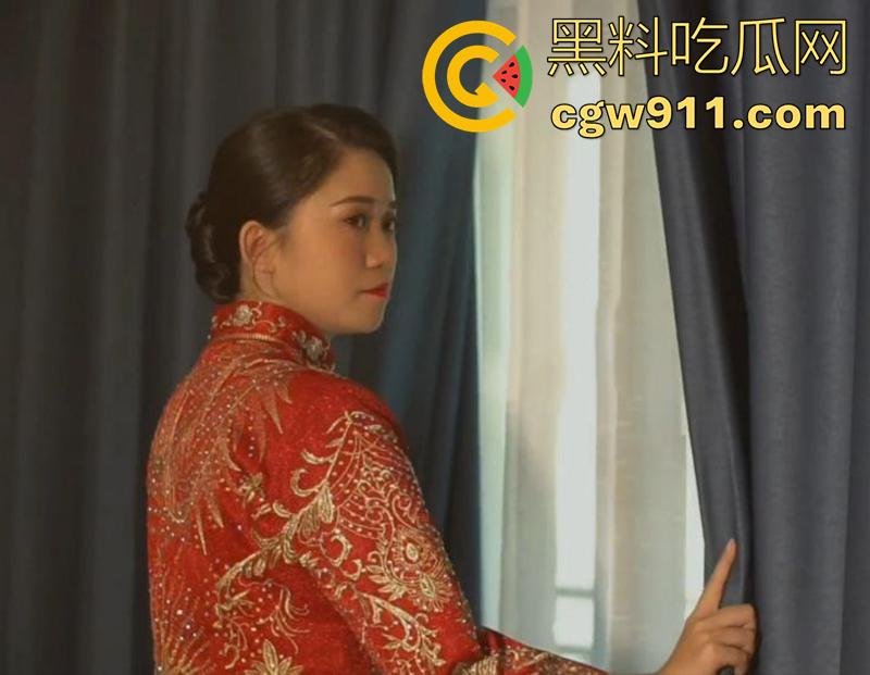 炒到5000的珍稀原片,大奶淫妻【萍夫人】,结婚前一天被伴郎群p,穿婚纱合服被5p爆操,意外露脸被警察顺藤摸瓜,目前已经断更!-3