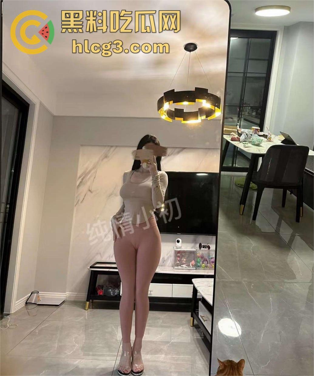 快手抖音网红笨蛋初初,微密圈最新视频流出,奶牛攻速套装+肛塞狐狸尾巴,白嫩屁股简直不要太诱人!-11