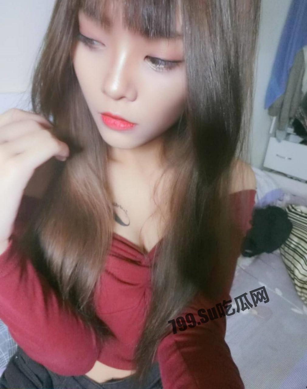 反差婊子 苗条精神小妹 公交车露出 WC 全裸展示 家中自慰-1