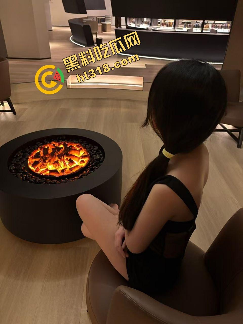 酒店开房正操得起劲,萌妹爸爸一个电话打来,不知道电话那头的爹知不知道自己闺女已经被干高潮了!-5