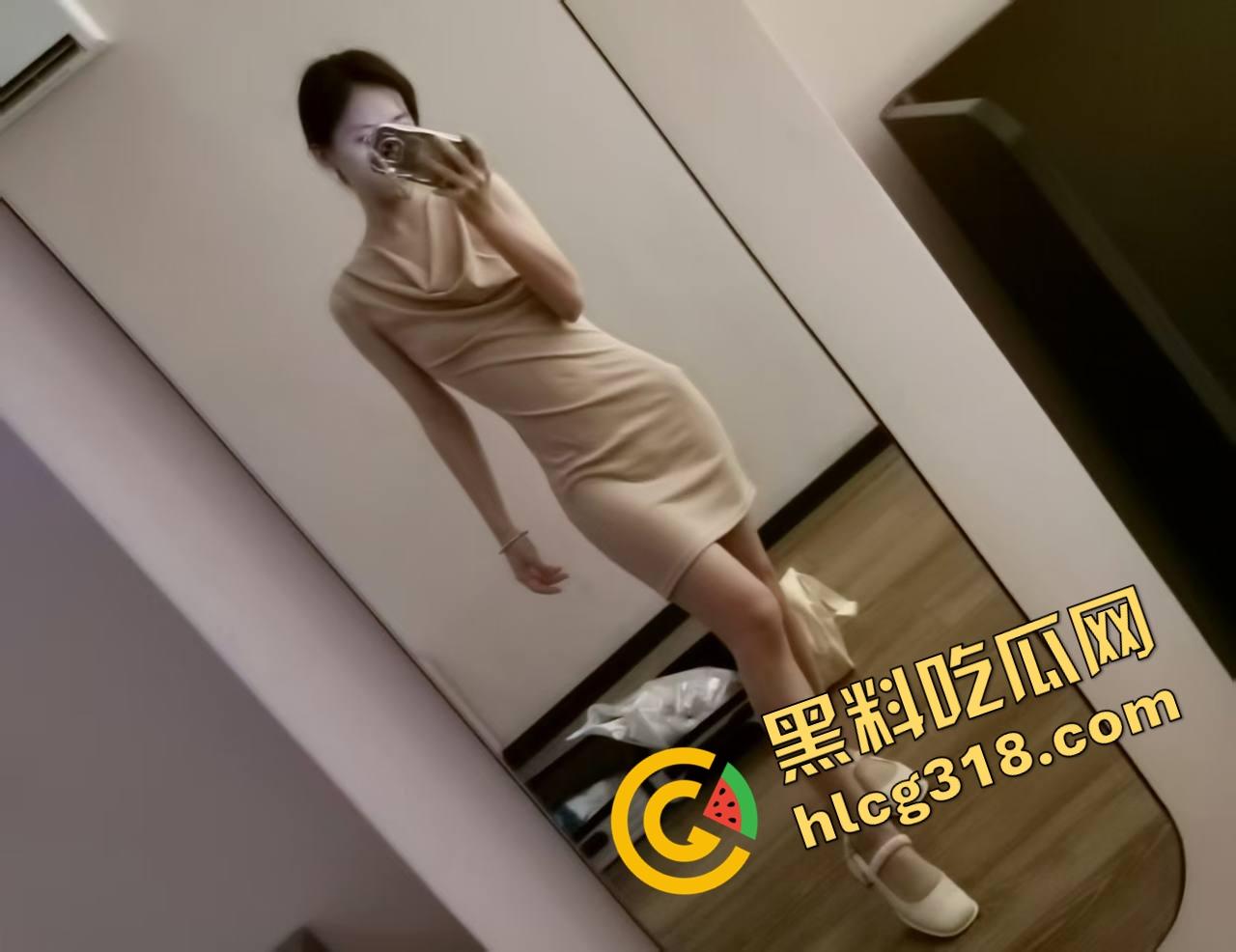 舔狗舔了三年舔成笑话,前女友『赵敏』装纯三年,嘴上说不想亲结果私下酒店含屌吞精!-3