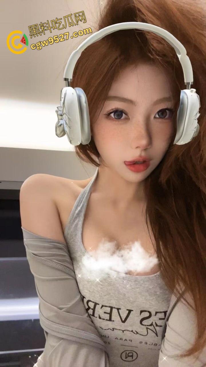 重庆美术学院【江晓晓】，直播被金主线下邀约，多种情趣内衣大秀诱人胴体，高超口技榨取金主精华 !-1