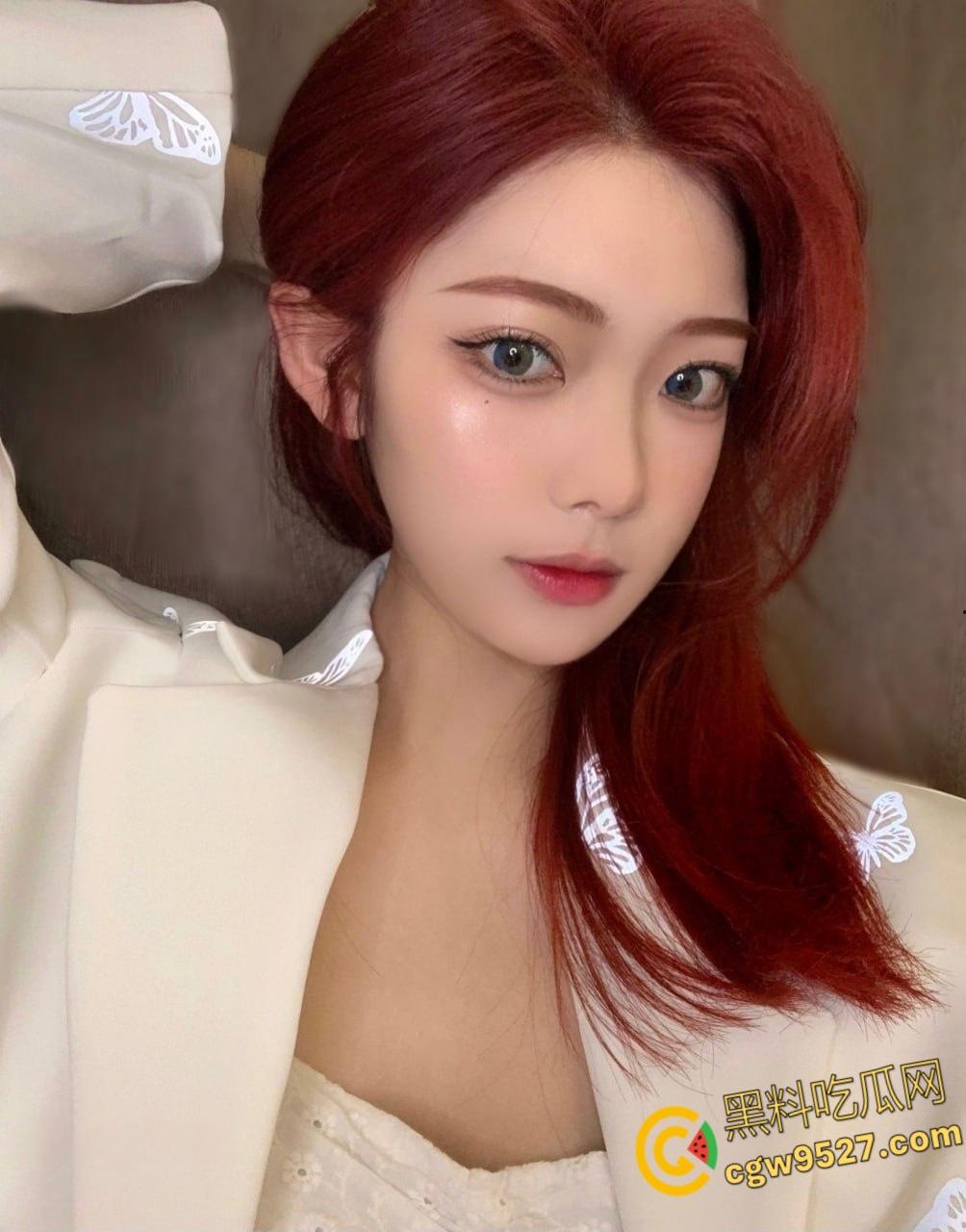 重庆美术学院【江晓晓】，直播被金主线下邀约，多种情趣内衣大秀诱人胴体，高超口技榨取金主精华 !-2