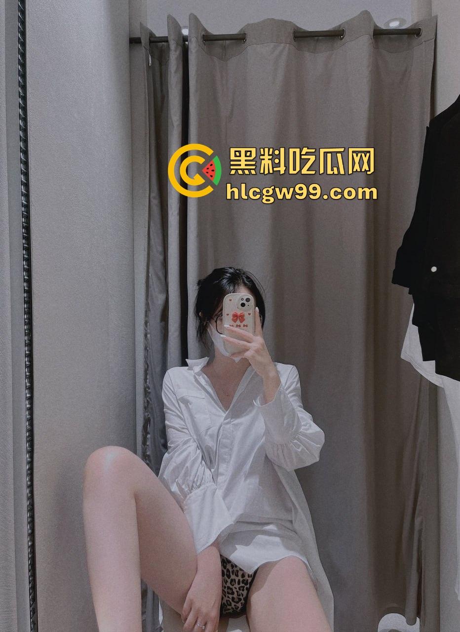 深圳绿帽大神又分享群P细节，沉迷征服人妻的肉体和精神，群P玩出新高度，肉棒前后夹击一边哭一边爽！-1