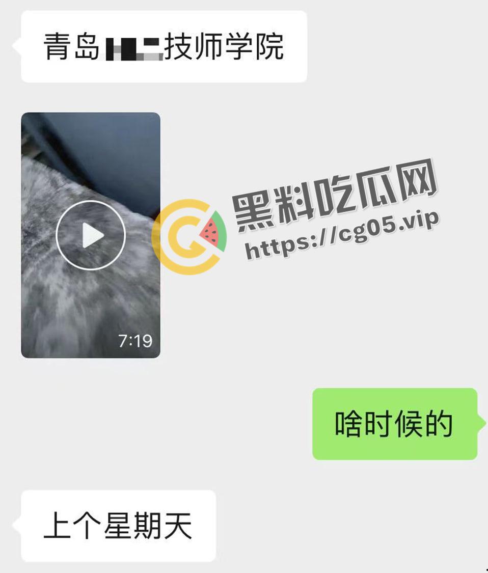 青岛海洋技师学院男女钻小胡同抠逼被偷拍!女生欲拒还迎的样子可太骚了-1