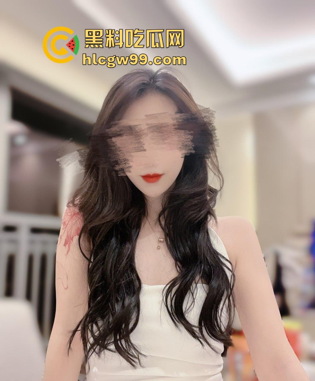 深圳绿帽大神又分享群P细节，沉迷征服人妻的肉体和精神，群P玩出新高度，肉棒前后夹击一边哭一边爽！-6