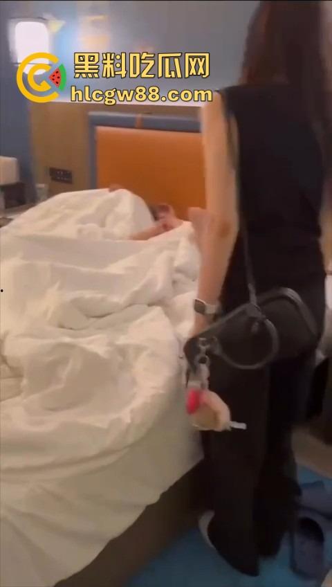 台妹抓奸温柔炸场，床上逮浪屌嗲声吊嗓，声甜如蜜话狠如刀，捉奸骚戏吓得吃个榔子压压惊！-5