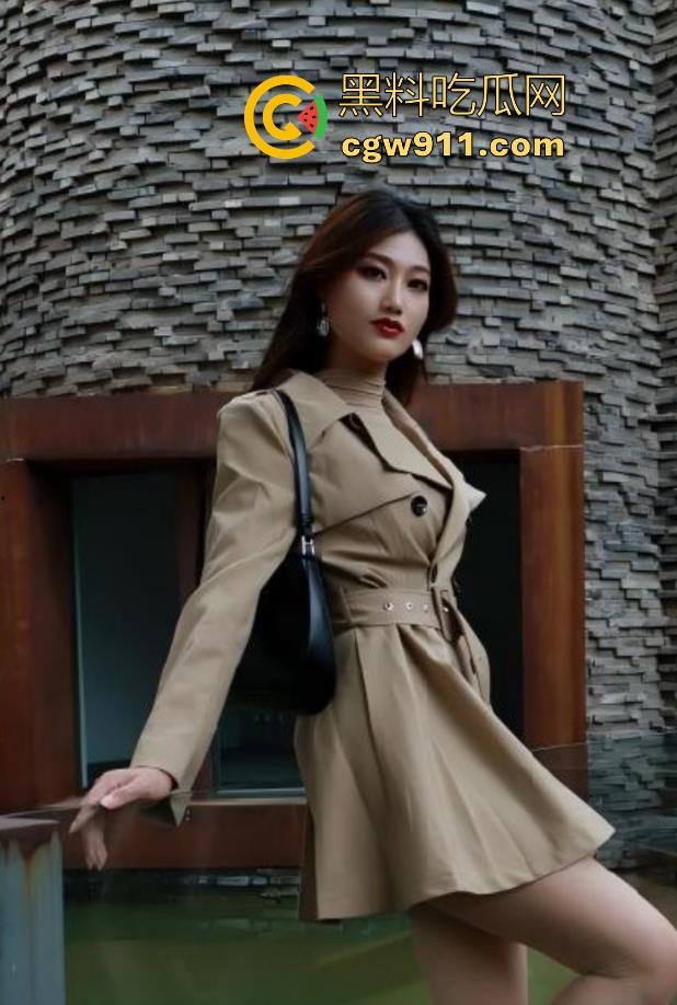 海角乱伦！姐姐化身淫娃荡妇跨市送逼，放纵刺激下淫叫不断，全程骑乘榨精，狠狠操烂骚姐的嫩逼！-3