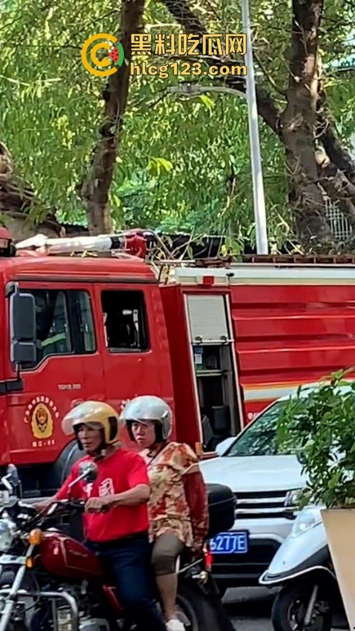 现场烤串？梅州百花洲影院旁边的烧烤街发生火灾 一排商铺受联损失惨重-2
