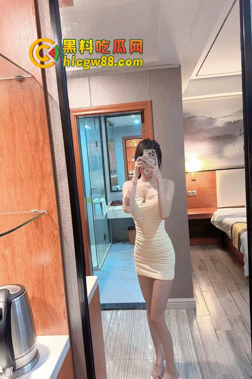 西安培华技术学院『韩粱妮』电竞房开干，闺蜜OB拍摄，双人鸡战激情四射，三人战就差她一起上了！-5