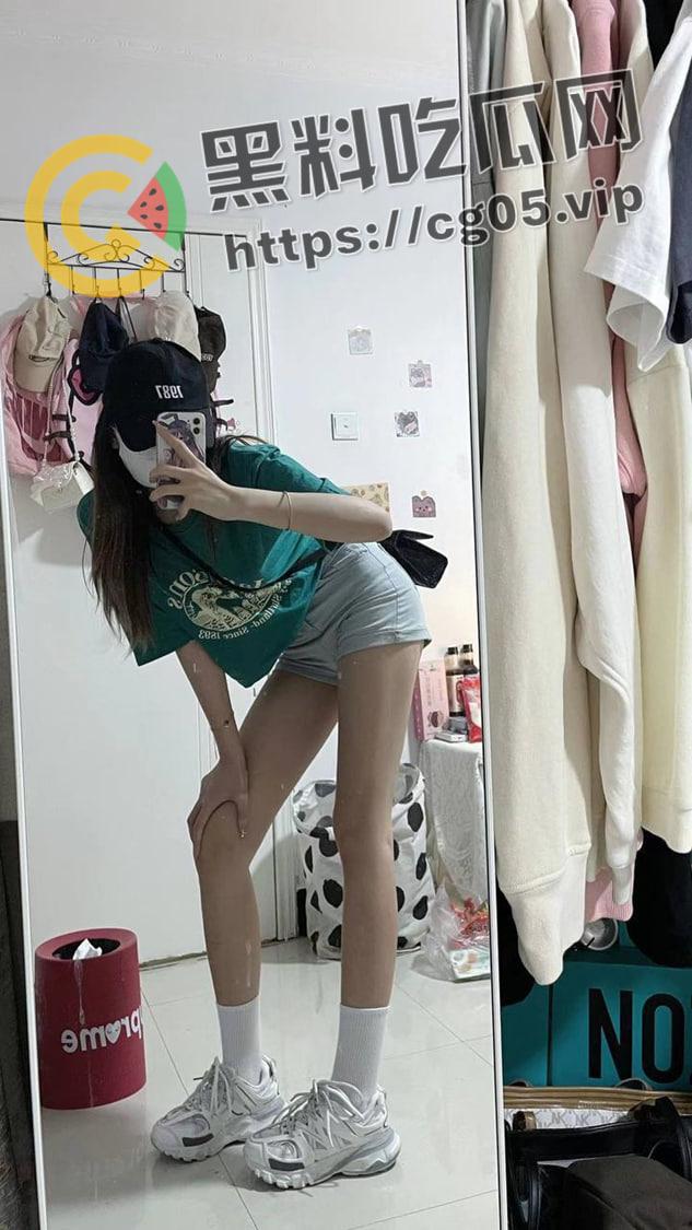 西安大学校花反差婊 颜值逆天却是臭母狗 在夜店厕所被人强奸后爱上被羞辱 出租屋约炮陌生网友 视频被流出-15