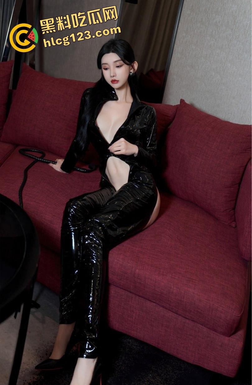 抖音顶级网红嫩模周于希3P视频外泄！双管齐下诱惑尽显，后入姿势巨乳狂颤！-15