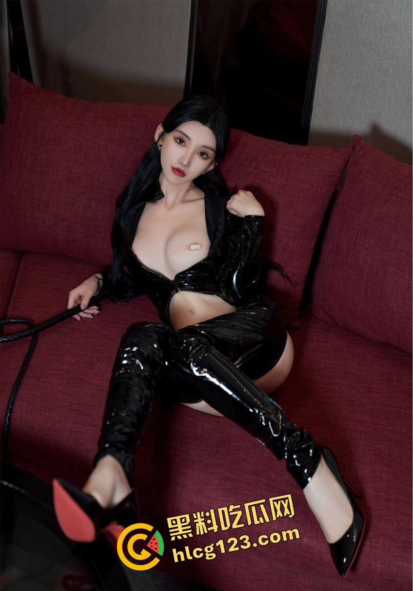 抖音顶级网红嫩模周于希3P视频外泄！双管齐下诱惑尽显，后入姿势巨乳狂颤！-26