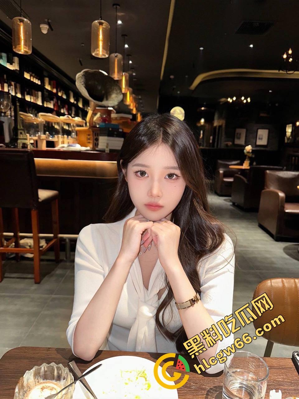 珠海大神【ToroS】学妹收割机,当街母狗调教,跪舔肉棒爽喷骚水,骚穴灌满精液流出!-6