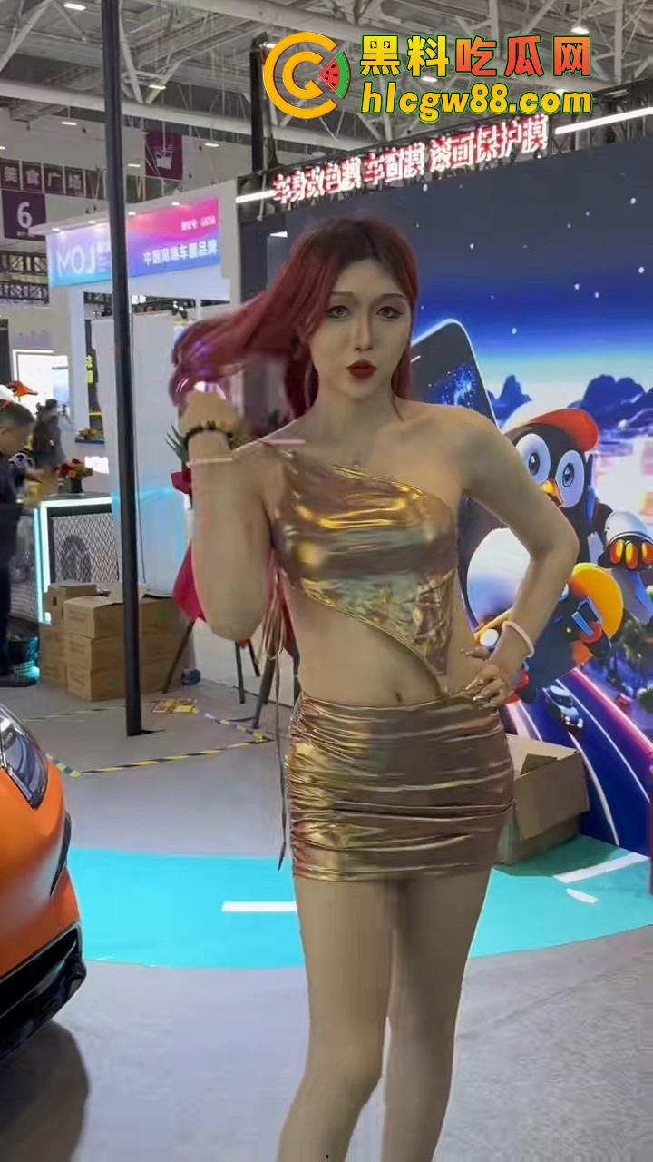 深圳车展『宫梦儿』靠露逼毛一天涨粉1万，车模个个会玩大秀骚操作质量逆天，这个行业真是卷疯了！-17