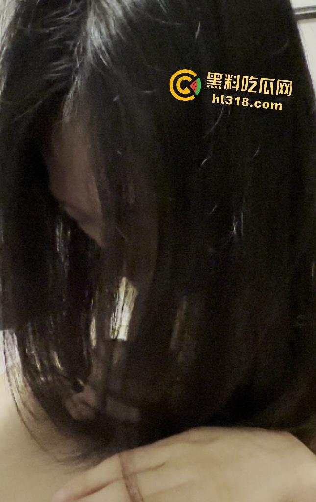 苏州保险女销售【薛千】为了开单涨业绩!全身樱桃“装备”,用樱桃小嘴口客户鸡巴,樱桃逼快被撑烂了!-5