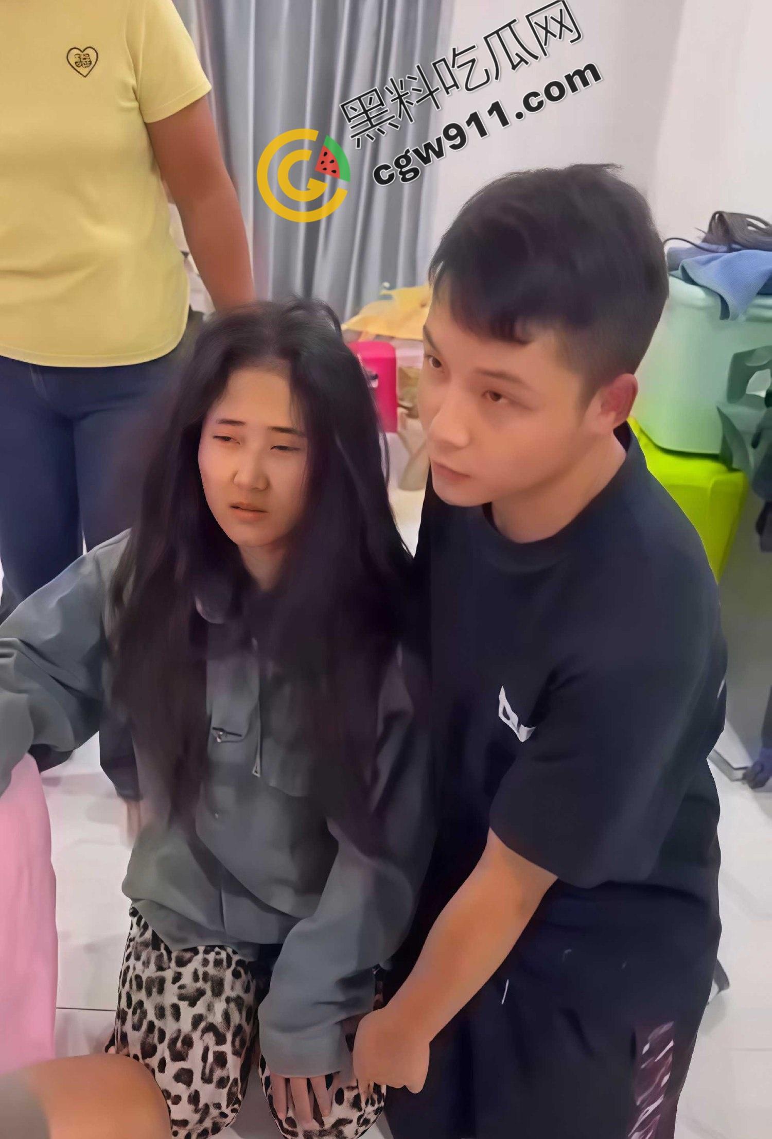 抖音网红【七七】与【晚来的情意】出轨被抓！淫乱现场红色内裤惹人眼，网红圈糜烂不堪大揭秘-8