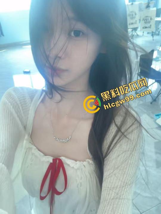 陕西艺术职业甜妹反差婊【庄可怡】厕所骚私拍露出嫩乳，腰眼白臀暴力输出嫩逼娇喘，独家曝光流出！-2