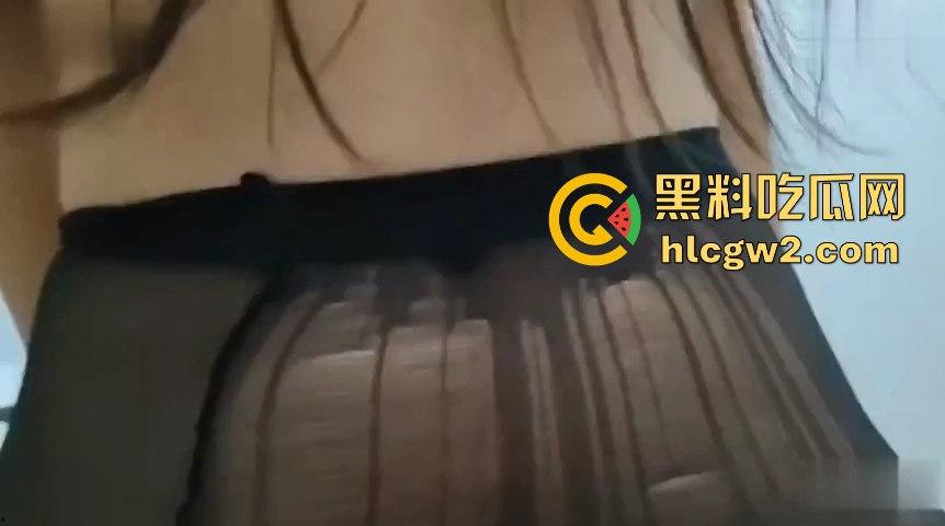 九号电动车年度吃车！抖音【粉色牛牛配我最合适啦】嫩妹变成了别人玩弄的小母狗，直接被操到崩溃！-6