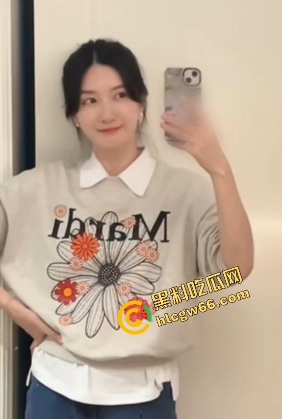 这哥们吃得太好了吧？找了个长得跟江疏影撞脸的美少妇，现场抹油撸管伺候，40来岁还能这么骚！-5