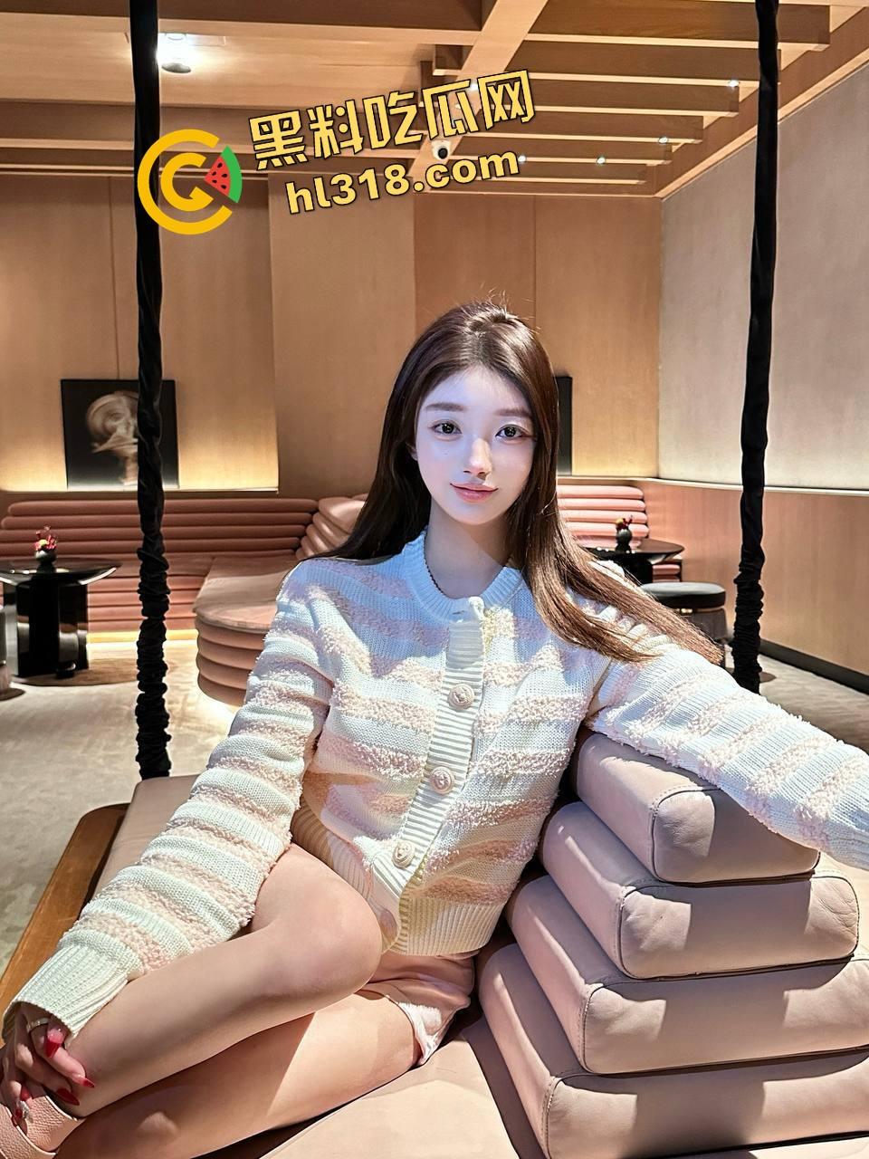 见过颜射秒射盯射没见过顶射,音乐节骚男牛子硬顶妹子屁股摩擦,见过打call没见过顶call!-3