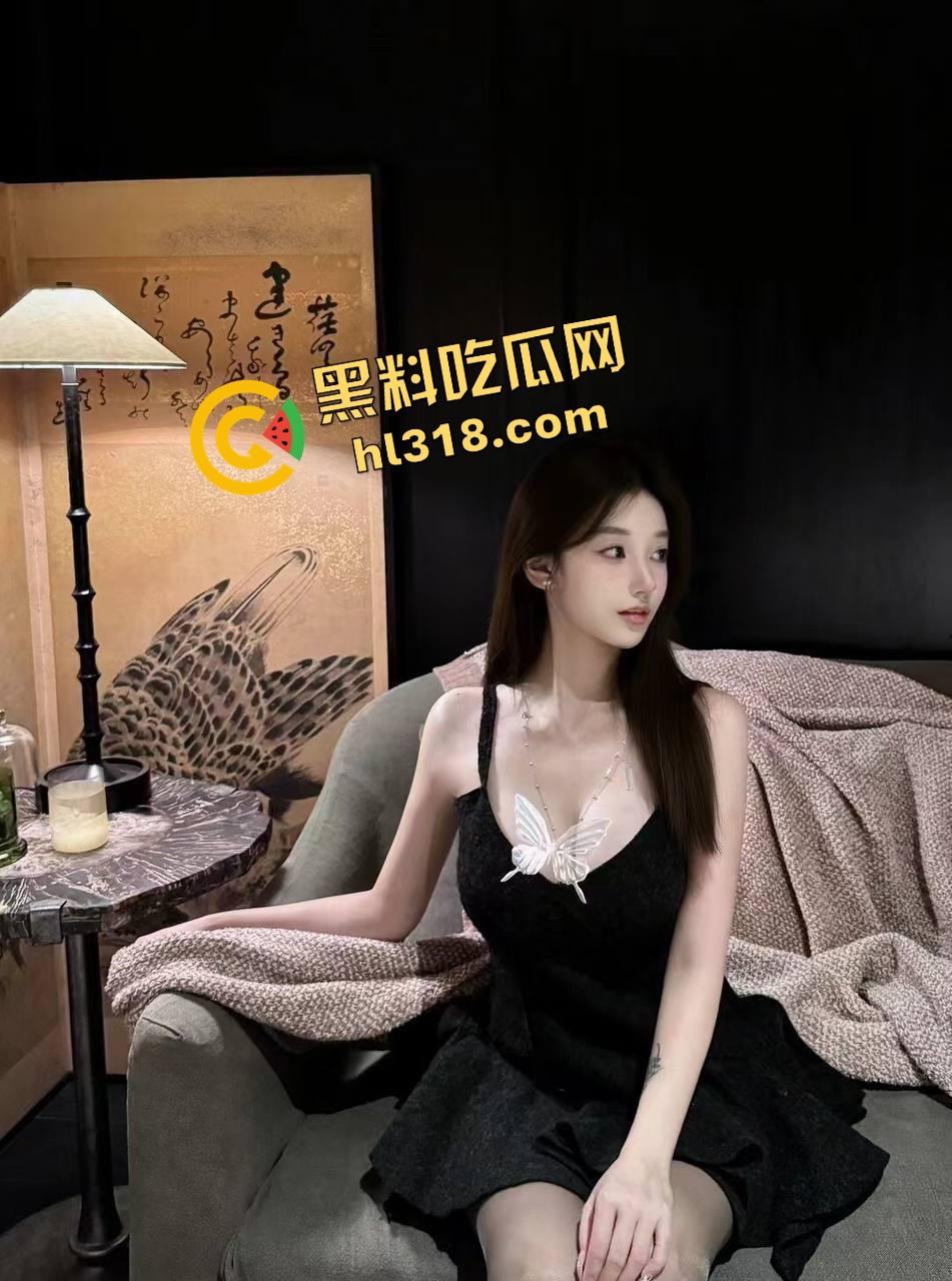 见过颜射秒射盯射没见过顶射,音乐节骚男牛子硬顶妹子屁股摩擦,见过打call没见过顶call!-5