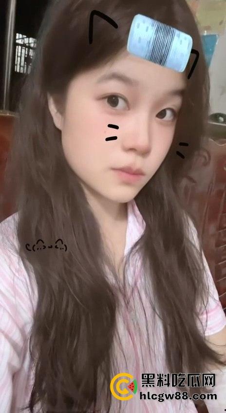 瓜友投稿！极品美女邻居被调教成骚母狗全过程，白莲花表面，背地里趴床上翘屁股浪叫！-1