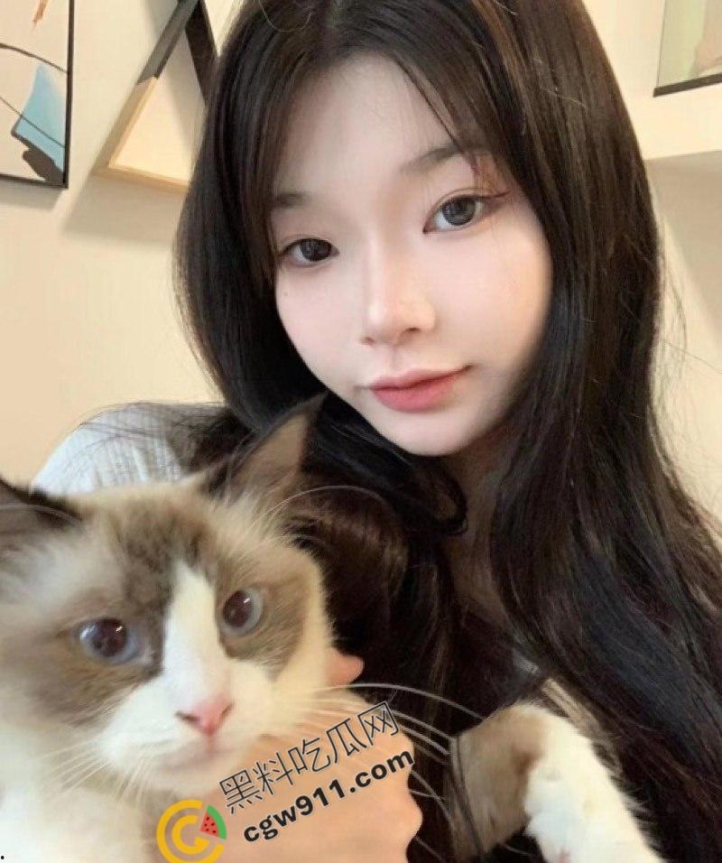 杭州极品学妹【张阳燕】自慰打炮私拍流出 ：酒店激情狂野，如痴如醉享受性金主爆操，天生尤物引人赞-5