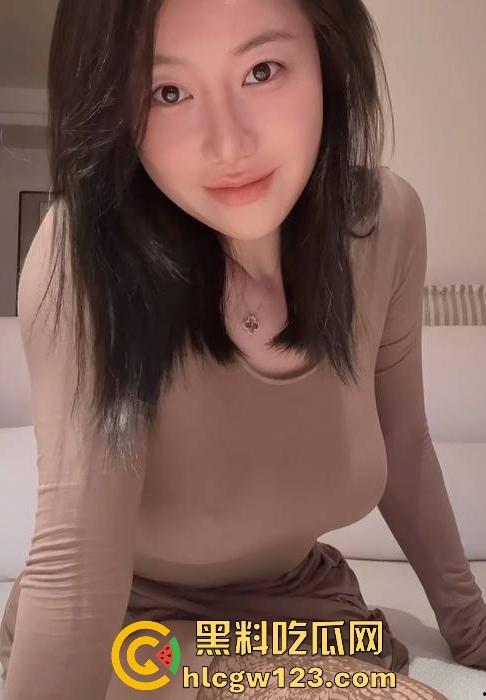 极品巨乳网红【扶摇】与男友性爱视频泄密 完美胸型女神被男友疯狂猛操后入 骚叫不断！-2